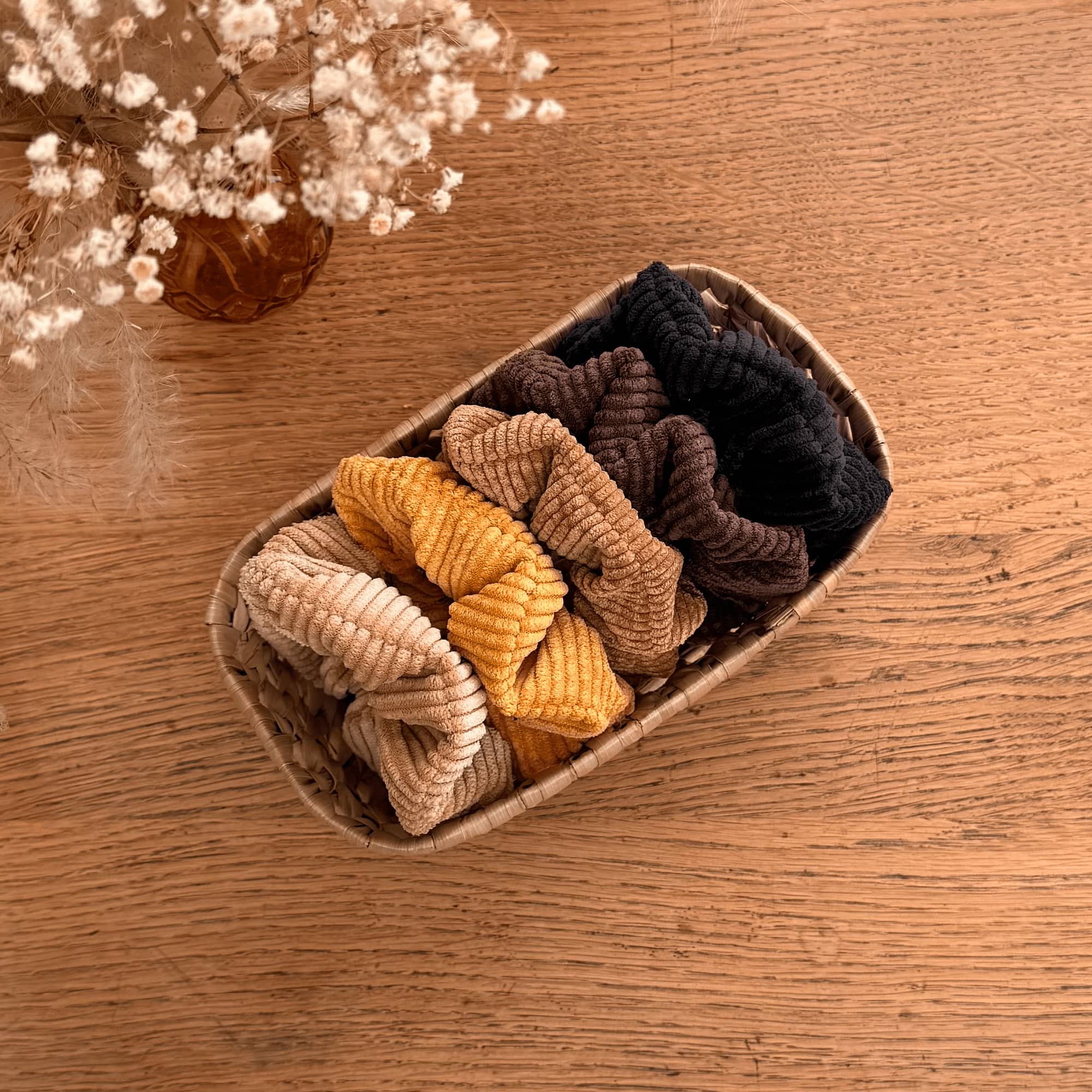 chouchous en velours côtelé de couleur blé, moutarde, camel, chocolat et noir