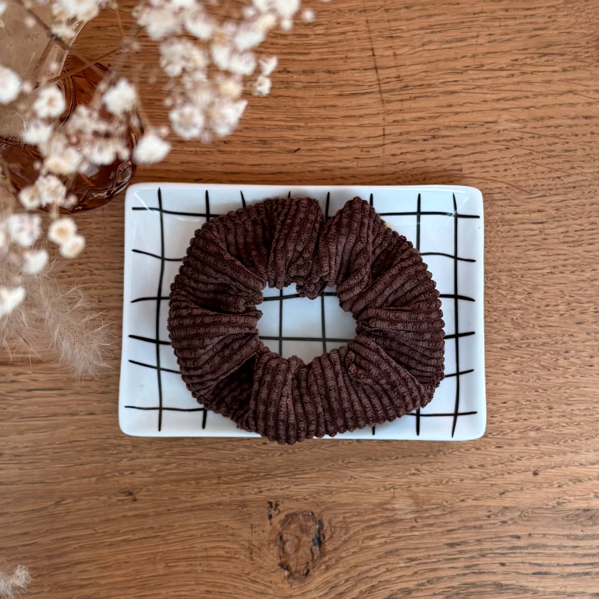 chouchou en velours côtelé couleur chocolat