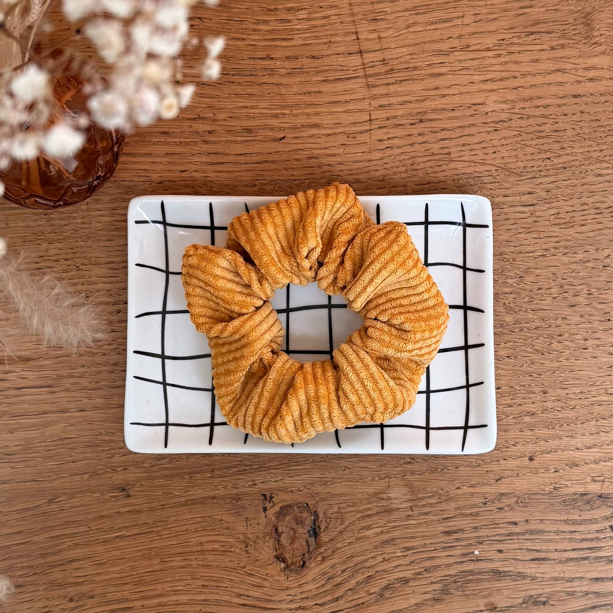 chouchou en velours côtelé couleur moutarde