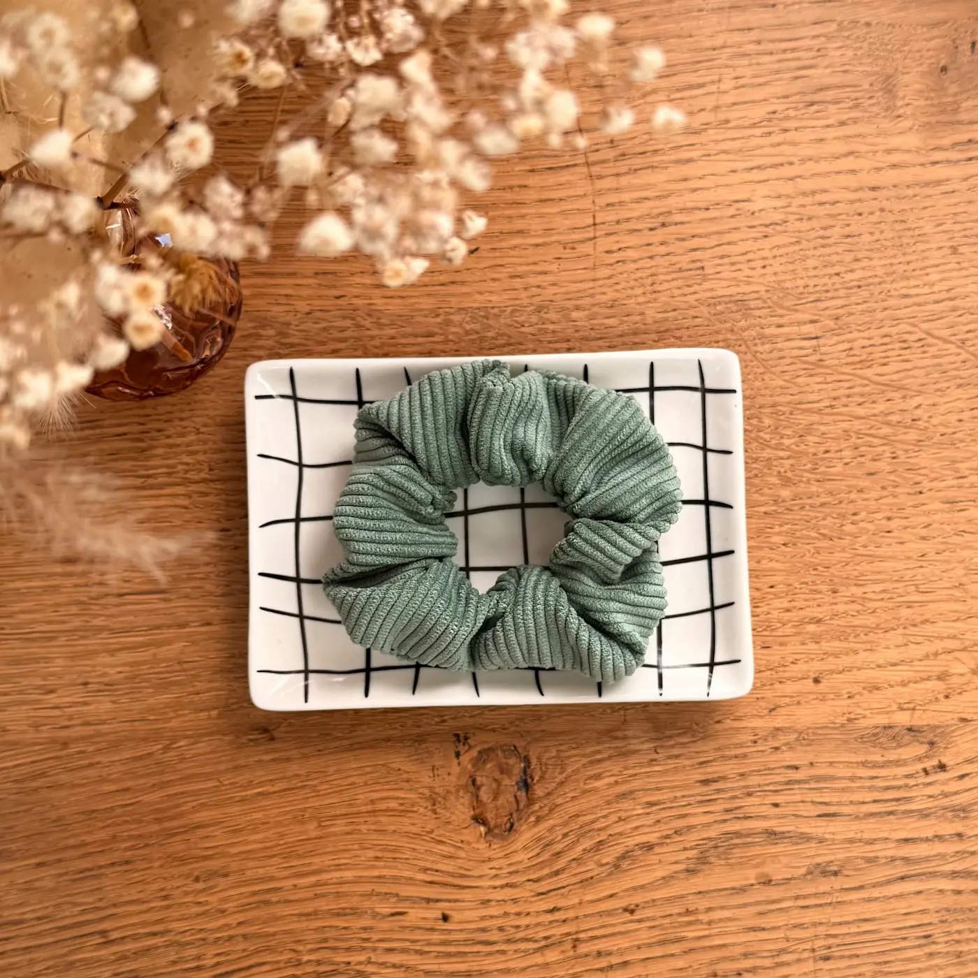 chouchou en tissu velours côtelé couleur vert thym