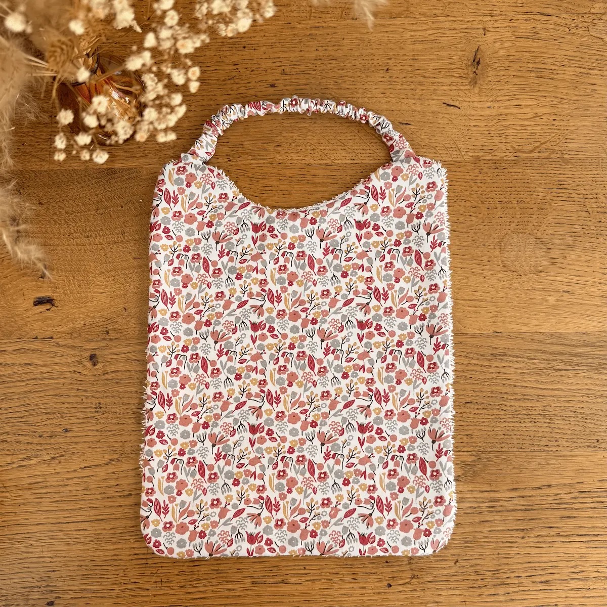 bavoir élastique en éponge ivoire et tissu coton à motifs fleurs