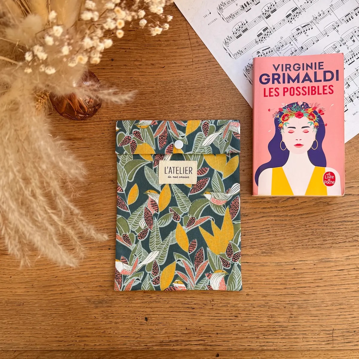 pochette à livre en coton vert avec des feuillages et des oiseaux