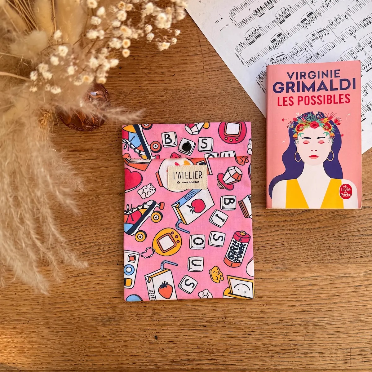 pochette à livre en coton rose avec des motifs girly