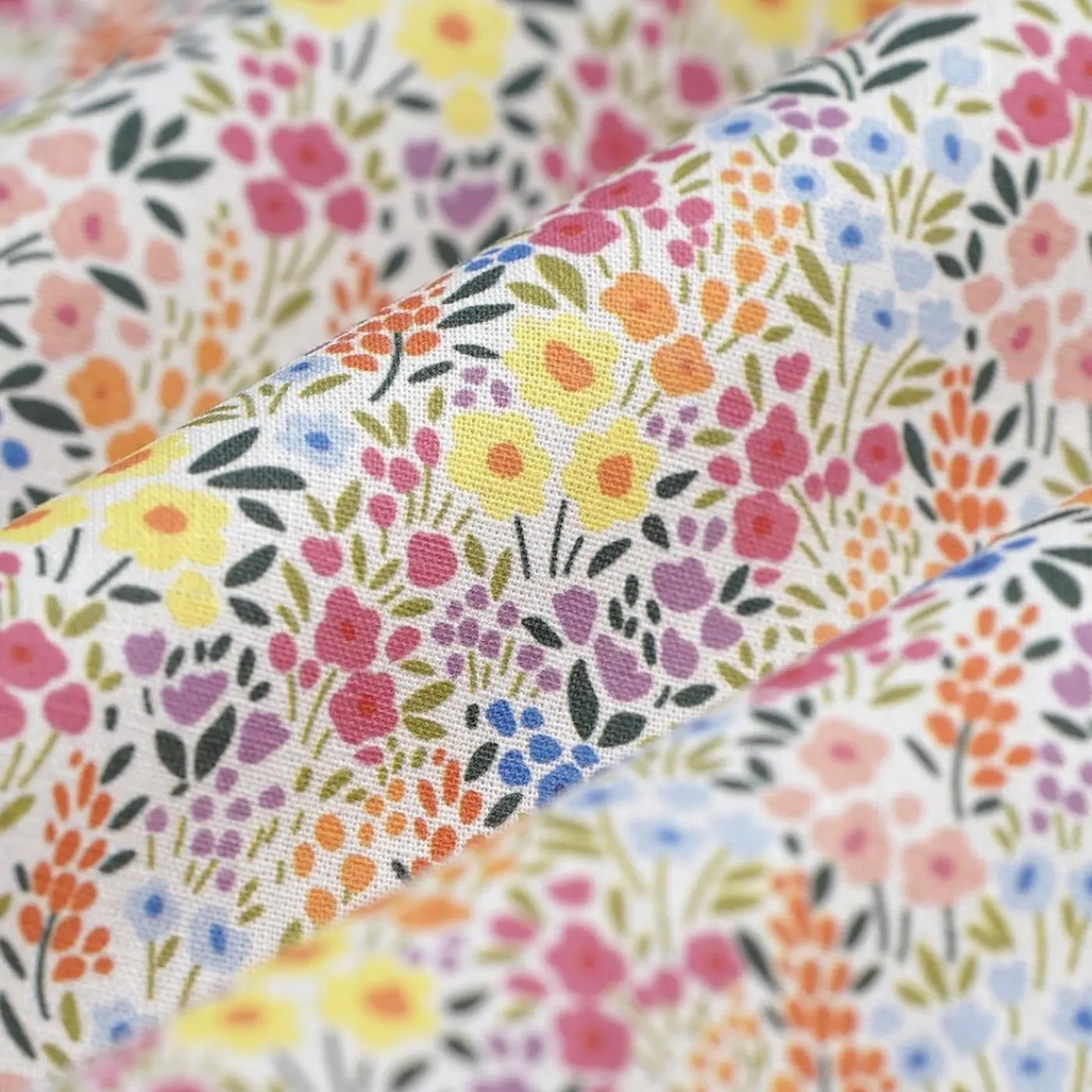 tissu-fleurs-multicouleurs